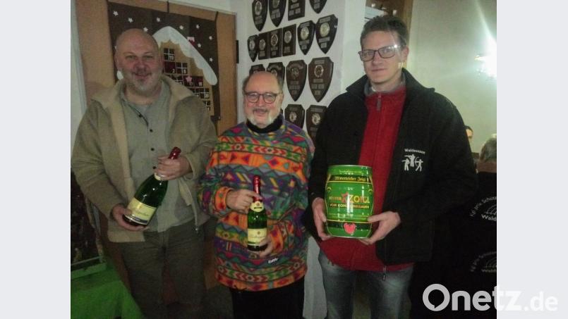 Roland Heinrich, Bruno Salomon und Christian Koch (von links) waren die erfolgreichsten Teilnehmer beim Wettbewerb &quot;Der letzte Schuss&quot;. Bild: exb
