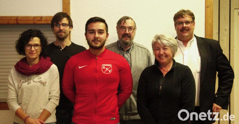 Die Vereinsvertreter des ASV Fronberg, Ute Kotzbauer, Andre Diermeier, Atas Sükrü, Manfred Peter, Ingrid Gei und Michael Peter (von links) erwarten ein ereignisreiches Jahr. Bild: Hirsch