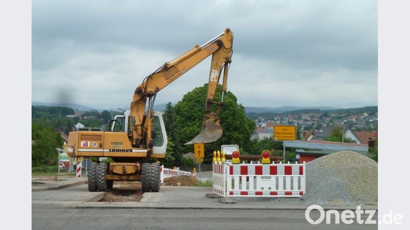 Kanal- und Wasserleitungsrbeiten der Stadt Oberviechtach an der Eigelsberger Kreuzung. Bild: ptr