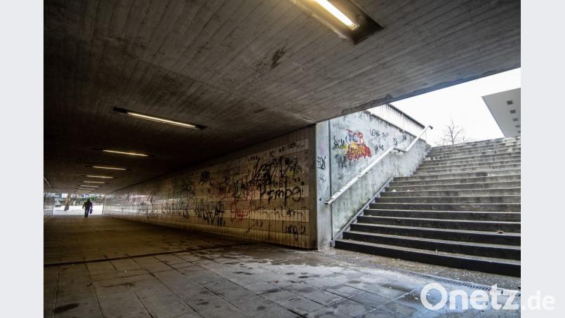 Amberg: Eine Straßenunterführung nahe dem Bahnhof in der Innenstadt. Vier junge Asylbewerber haben hier wahllos Passanten geschlagen und damit eine Debatte über Gewalt von Flüchtlingen ausgelöst. Bild: Armin Weigel, dpa