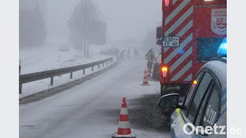 Heftiger Schneefall an der Unfallstelle bei Kleinkotzenreuth. Bild: jma