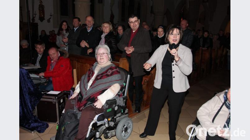 Bei &quot;Feliz Navidad&quot; animiert Brigitte Traeger zum Mitsingen und Mitklatschen. Bild: pi