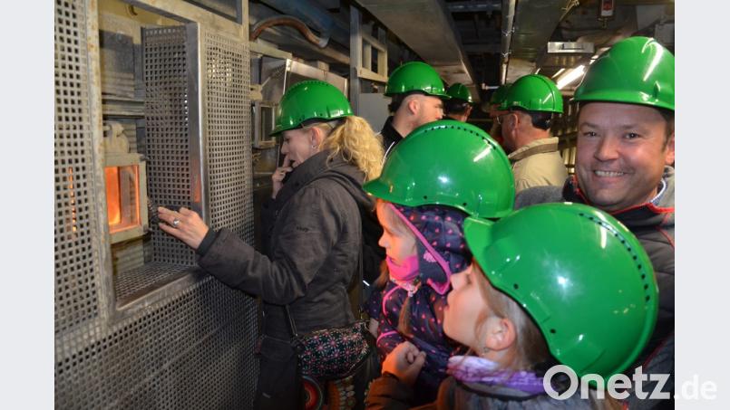 Immer wieder faszinierend für die Besucher ist der Blick in das Feuer eines Müllofens. Bild: ZMS