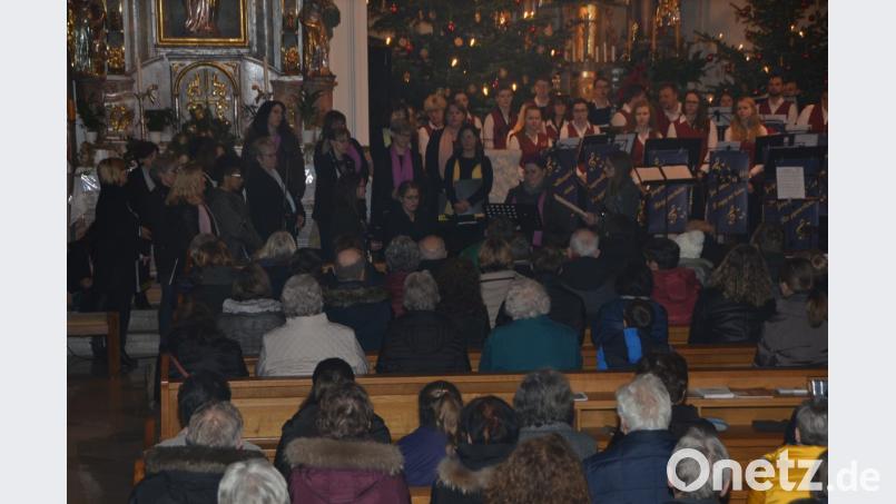 Weihnachtskonzert in der Pfarrkirche St. Erhard in Roggenstein. Bild: dob