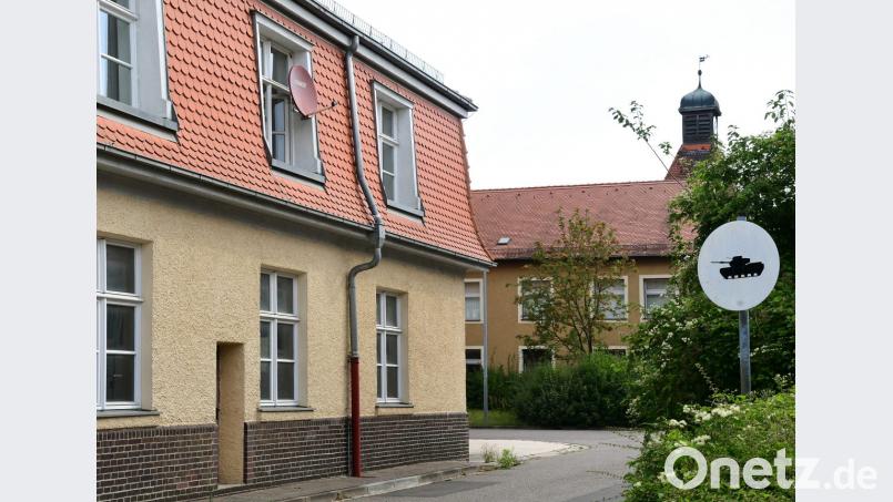 Die Leopoldkaserne ist inzwischen eine ehemalige Kaserne. Der letzte Soldat ist abgezogen, nun hat die Bundesanstalt für Immobilienaufgaben hier das Sagen. Aber vielleicht kommen die Soldaten aber auch zurück. Sicher ist erst mal nichts. Bild: Petra Hartl