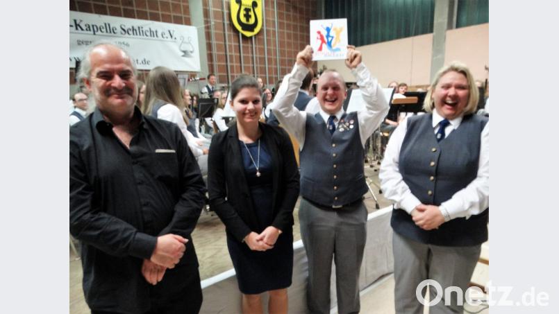 Mit Freude wurde der Junior Award 2019 überreicht und entgegengenommen. Von links: Gerhard Böller, Karin Dotzler, Harald Lukesch, Sabine Kredler. Bild: ct