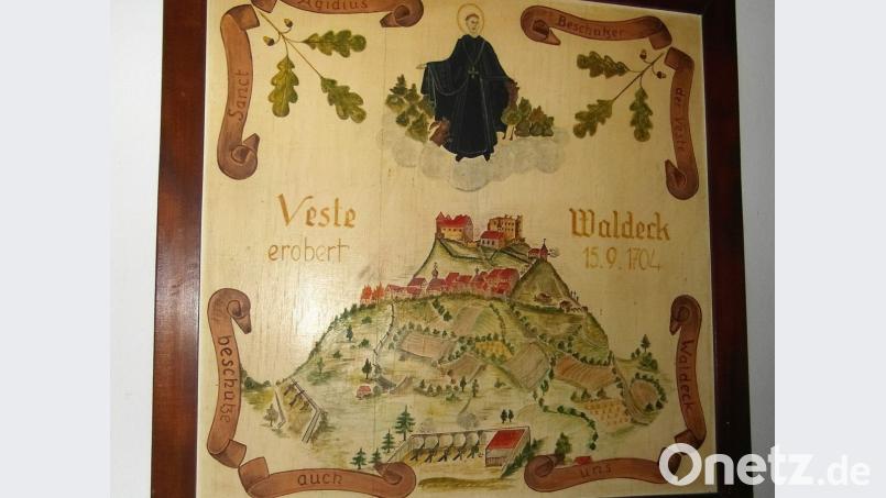 Bild, das im wesentlichen auch die Rückseite der Fahne zeigt.
Außen in den Schleifen stehen die Worte: Sankt Ägidius Beschützer der Veste Waldeck beschütze auch uns. Bild: hl