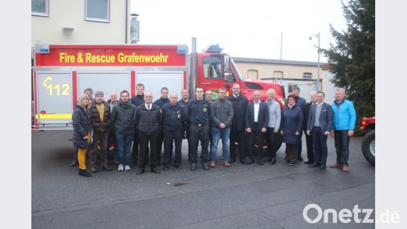 Der CSU-Ortsverband Grafenwöhr stattete wie jedes Jahr der Lagerfeuer zu Silvester einen Besuch ab. Bild: sne
