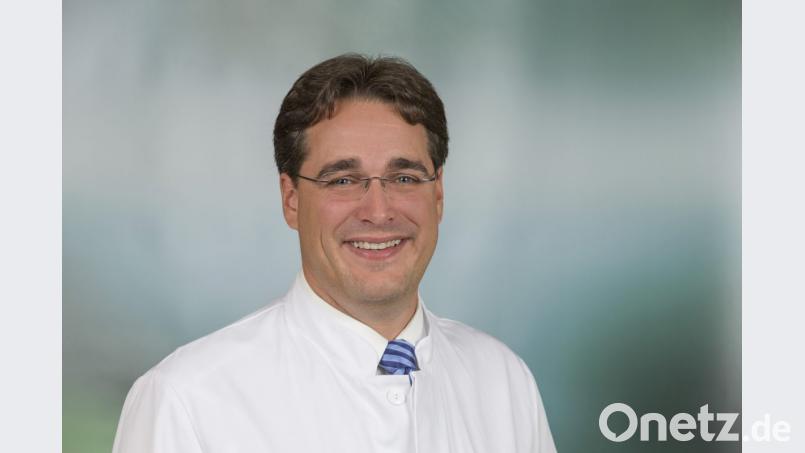 Dr. Christian Glöckner, Oberarzt Innere Medizin an der Asklepios-Klinik im Städtedreieck beleuchtete Regelungen wie Patientenverfügung aus medizinischer Sicht. Bild: altrofoto.de