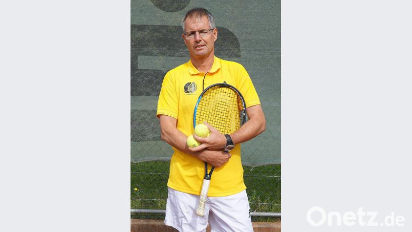 So kennt man Uwe Dressel: als Vorsitzenden der TG Neunkirchen und staatlich geprüften Tennislehrer. Bild: Stephan Landgraf