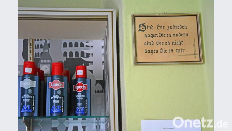 Der Spruch stammt noch vom Vater von Annelie Melch, Friseurmeister Karl Arnold. Bild: Gabi Schönberger