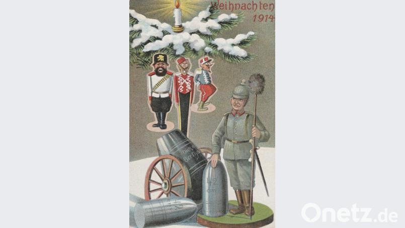 Diese gemalte Weihnachtskarte zeigt die damaligen Feinde Deutschlands, aufgehängt an einem Tannenzweig. Der stereotypisierte Deutsche zielt mit der „Dicken Berta auf sie. Bild: exb