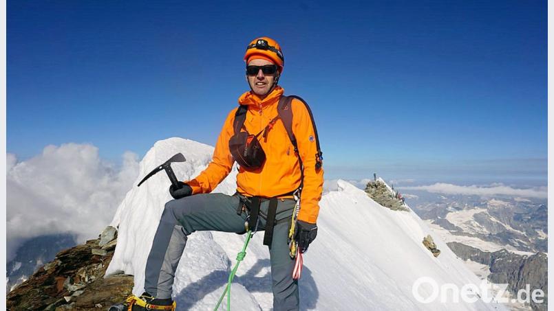 Am Ziel seiner Träume: Der Weidener Uwe Dressel stand am 31. Juli 2018 zusammen mit Bergführer Alex Scherl aus Augsburg auf dem Matterhorn-Gipfel. Bild: privat