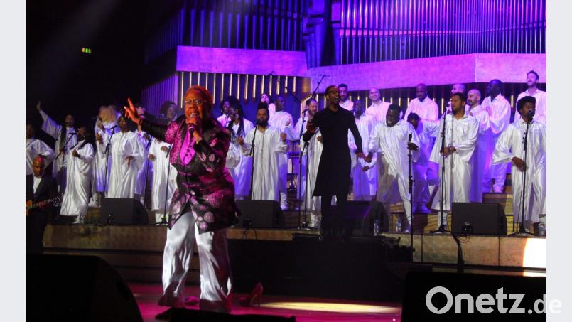 "The 100 Voices of Gospel" lassen viele Besucher etwas ratlos in der Nürnberger Meistersingerhalle zurück. Bild: stg