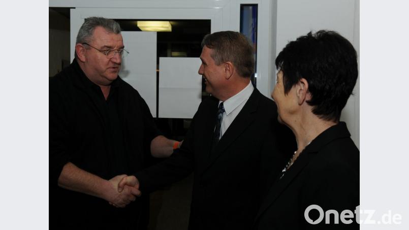 Poppenrichts stellvertretender Bürgermeister Hermann Böhm (Mitte) begrüßt mit Gertrud Weigl den neuen Inklusionsbeauftragten Frank Senft. Bild: gfr