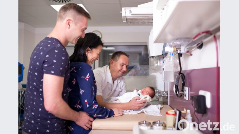 Mit viel Sachkenntnis und Fürsorge kümmern sich die Mitarbeiter auf der Entbindungsstation im St.-Anna-Krankenhaus um die neuen Sulzbach-Rosenberger Erdenbürger – im vergangenen Jahr waren es fast 600. Bild: St.-Anna-Krankenhaus