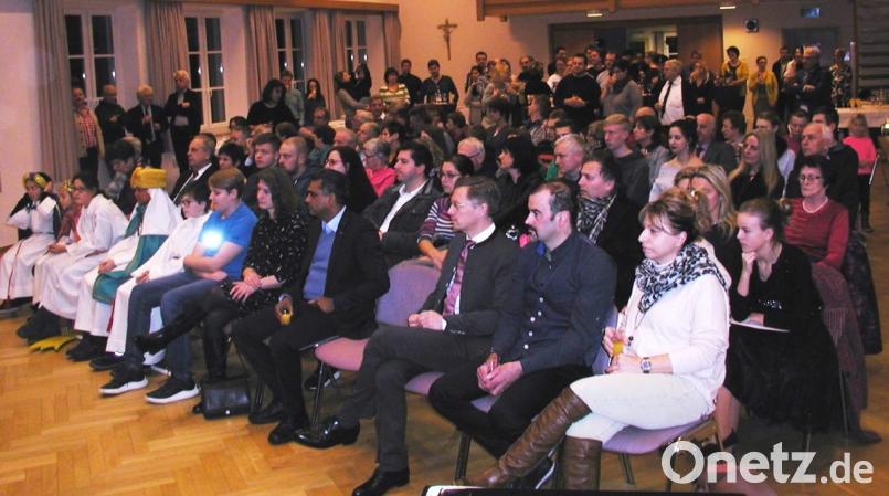 Sehr beliebt ist der Neujahrsempfang der Gemeinde jeweils am ersten Tag des Jahres nach einem Gottesdienst. Auch heuer waren alle Plätze im Saal belegt. Bild: ld