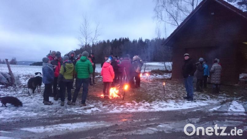 Zum Jahresabschluss hatte der Wintersportverein Oberviechtach zum Grillfest bei der Skihütte eingeladen. Bild: exb