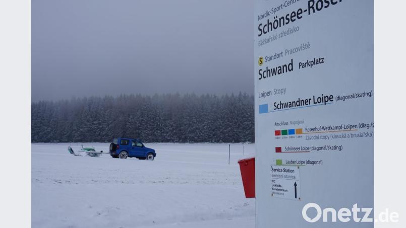 Toni Flöttl, WSV-Schönsee, beim Präparieren der ersten Schneeschicht Bild: wsv