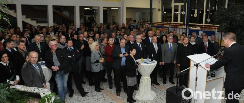 So viele Besucher wie noch nie sind zum Neujahrsempfang der Gemeinde Poppenricht in die Aula der Grundschule gekommen. Bild: gfr