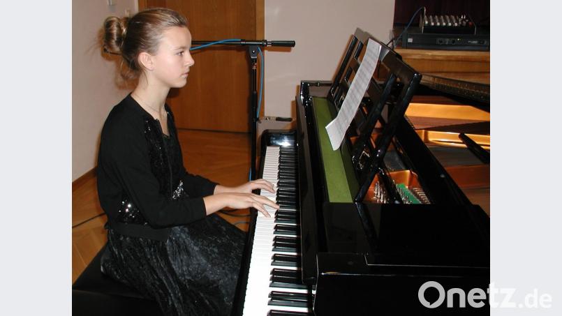 Auch der musikalische Nachwuchs wird gefördert beim Neujahrsempfang der Gemeinde. Zum zweiten Mal bereits trug Luisa Hofmann zwei moderne Klavierstücke am Flügel bei. Bild: ld
