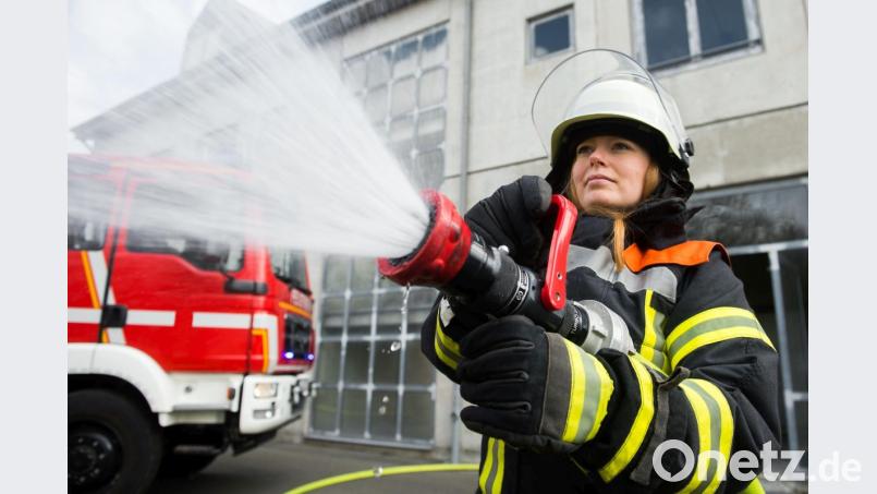 Im Landkreis Schwandorf gehören Frauen in vielen Gemeinden ganz selbstverständlich zum aktiven Teil der örtlichen Feuerwehr. Bild: Benjamin Nolte