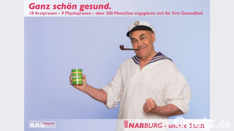 Dr. Josef Pürner, Arzt mit jahrzehntelanger Erfahrung, mimt das Kraftaket Popeye, samt Spinat. Bild: exb