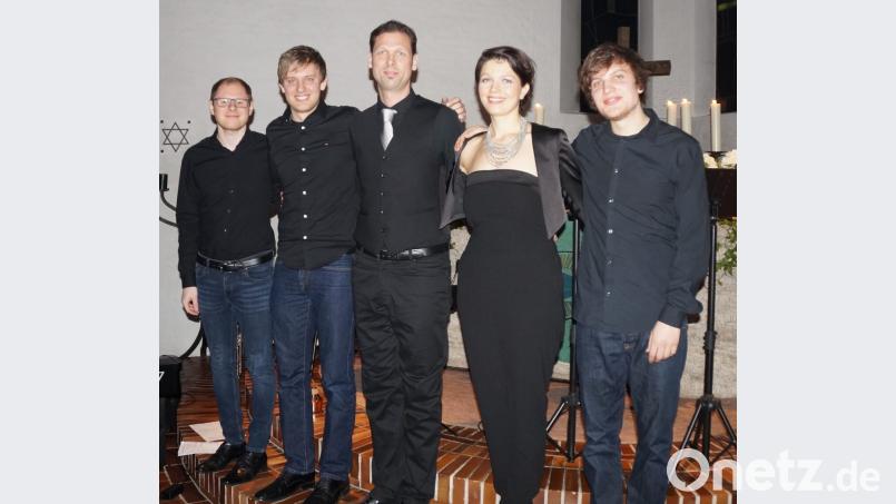 Zum dritten Male treten Florian Sorgenfrei, David Sorgenfrei sowie Alexander Lottner, Felicitas Mandon und Jonas Sorgenfrei (von links) in der Auferstehungskirche auf. Bild: weu