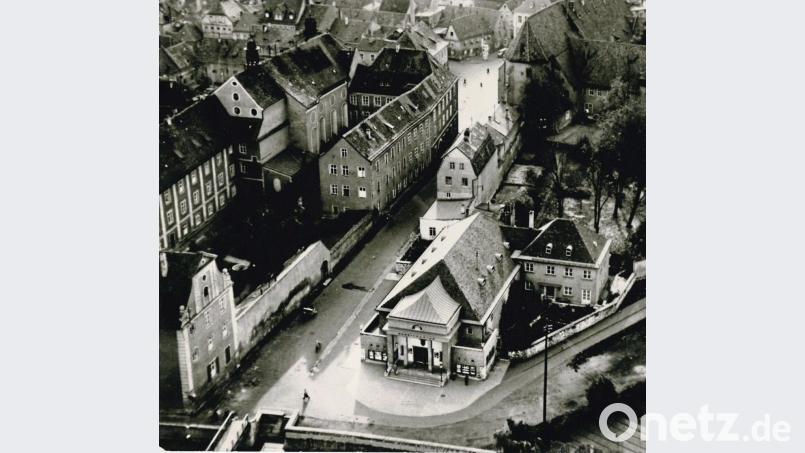 Blick auf die Schwesternschule und das Park-Theater von oben. Ganz oben ist der Schrannenplatz in seiner ursprünglichen Form zu sehen. Die Frage ist nun: Wann ist dieses Foto entstanden. Bild: exb