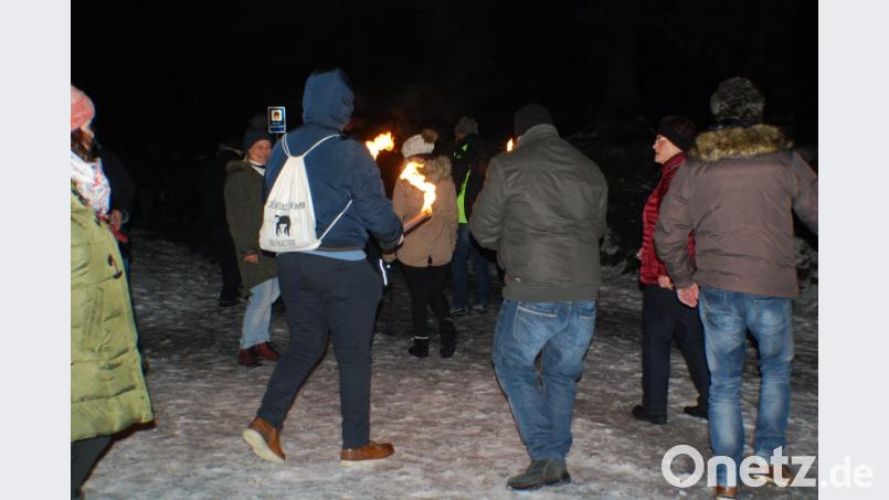 Auch Fackeln beleuchteten den Rückweg Bild: enz