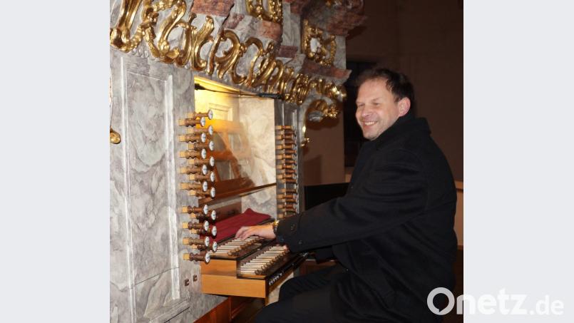 Diplommusiklehrer und Ausnahmeorganist Martin Ebenhöch zeigte mit ausgewählten Orgelwerken sein Können. Bild: weu