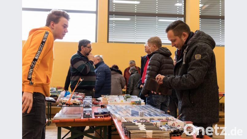 Bei der Modellbaubörse wechselt teils seltenes Zubehör den Besitzer. Von moderner Technik über historische Eisenbahnen bis zu lebensechten Dekostücken ist vieles im Angebot. Bild: dtr