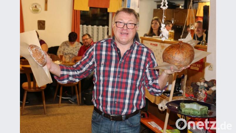 Wenn der Presssack größer ist als das Brot, dann ist Christbaumversteigerung bei der Feuerwehr Löschwitz-Kaibitz. Bild: rpp