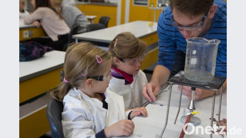 Kleine Chemikerinnen. Bild: GMG/exb