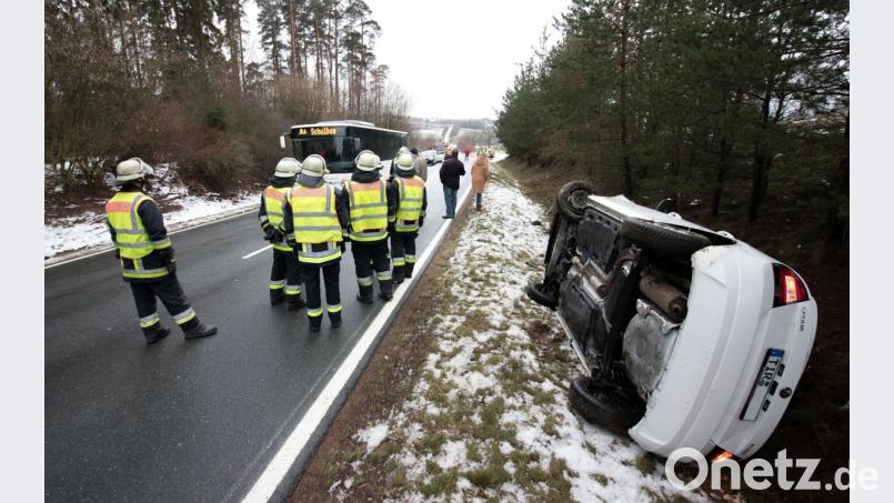 Der Pkw landete im Graben. Bild: dtr