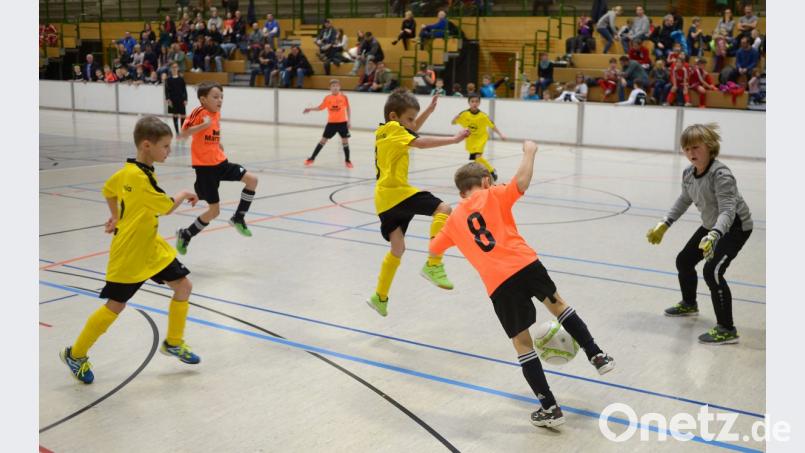 Spiel der F-Junioren Germania Amberg II (gelb) - SV Illschwang/Schwend (orange) Bild: ref