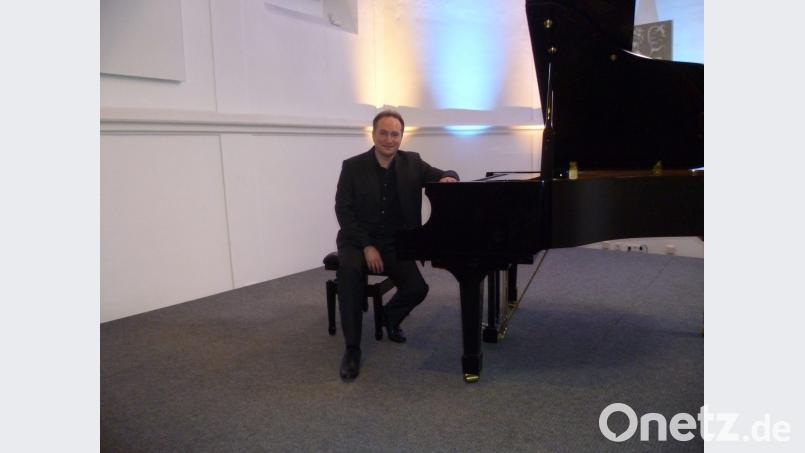 Beim Neujahrskonzert in der Spitalkirche spielte Christian Seibert etliche klassische Stücke. Bild: tie