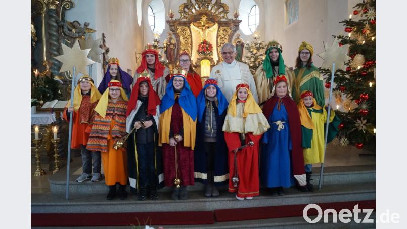 Anlage Bild tok
von Links oben: Sophia Musall, Felix Bartmann, Anna-Lena Musall, Pfarrer Manfred Wundlechner, Vinzenz Kahl, Karin Raab
von links unten: Milo Treml, Franziska Fichtl, Toni Pirntke, Melanie Kallmeier, Antonia Würth, Anne Schönberger, Magdalena Treml, Eva Schönberger
nicht im Bild: Timo Schönberger Bild: Kreuzer, Tom