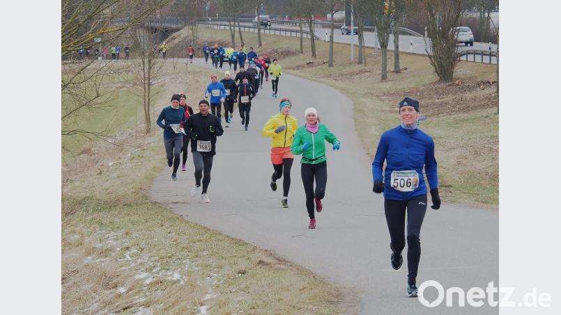 Am 24. März ist es wieder soweit. Die Läuferschlange beim Turnerbund-Frühjahrslauf zieht sich weit auseinander. Bild: Bühner