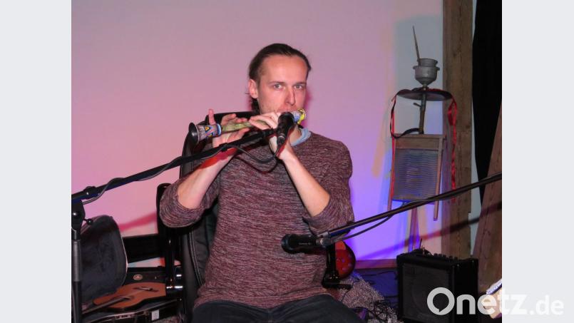 Wieder dabei: Matze Wolf, ein junger Musikkabarettist aus Bärnau mit Peotry Slam und Wortwitz vom Feinsten. Bild: ubb