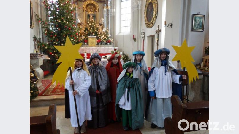 Die Sternsinger in der Filialkirche Sankt Wendelin in Trevesen Bild: twg