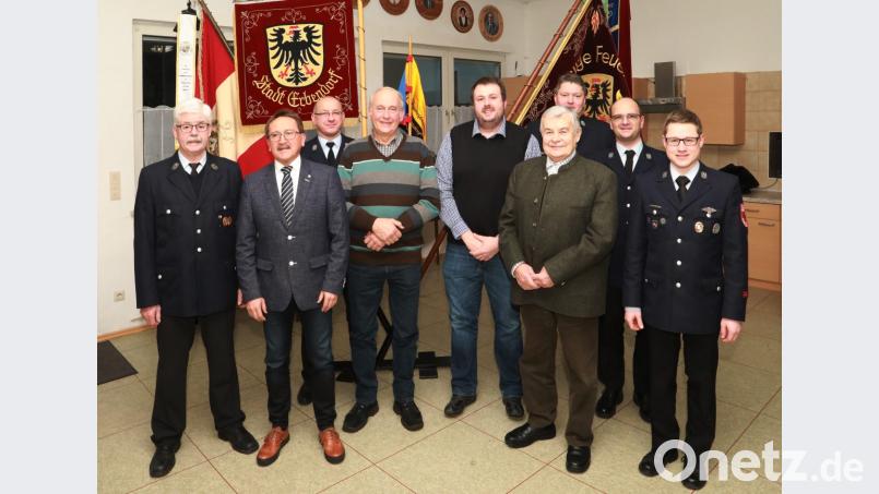 Langjährige Mitglieder konnten bei der Feuerwehr Erbendorf geehrt werden. Auf dem Bild (von links) Vorsitzender Albert Vollath, Bürgermeister Hans Donko, zweiter Kommandant Wolfgang Gruber, die Geehrten Josef Böckl, Josef Bollmann und Josef Schleicher sowie Kommandant Bernhard Schmidt, zweiter Vorsitzender Tobias Bollmann und Schriftführer Benjamin Schlicht. Bild: njn
