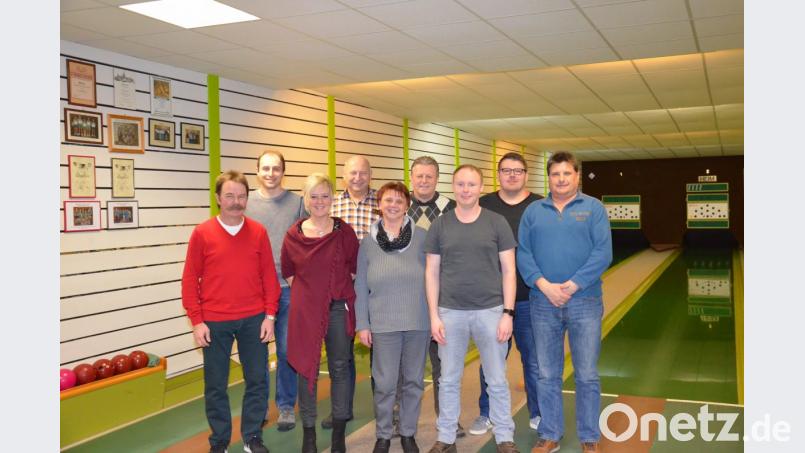 Die neue Vorstandschaft des Kegelclubs besteht aus (von links) Franz Wagner, Thomas Wild, Diana Stephan, Hans-Jürgen Spitzner, Margareta Schneider, Hugo Wild, Christian Zintl, Dominik Hölzl und Manfred Schneider. Bild: fjo