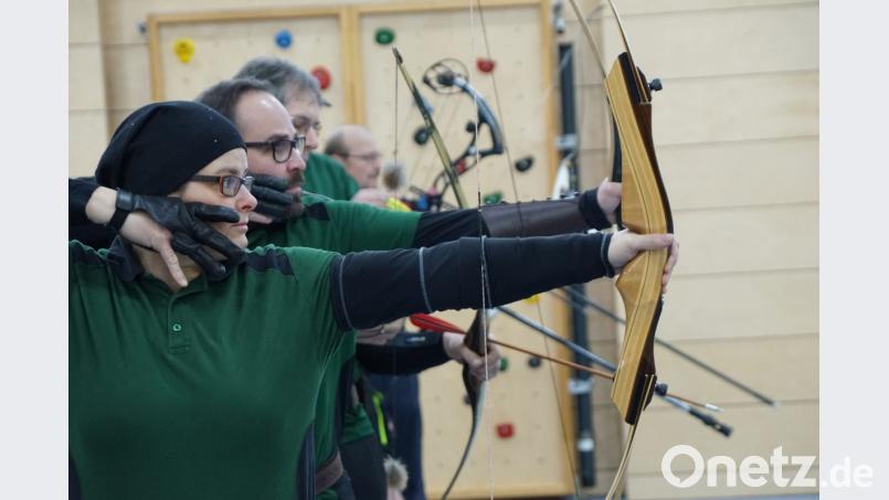 18 Meter beträgt die die Distanz zu den Scheiben, auf denen die Bogenschützen möglichst ins Schwarze treffen müssen. Bild: bkr