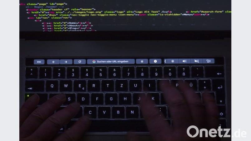 Daten auf dem Bildschirm Bild: Jens Büttner/dpa