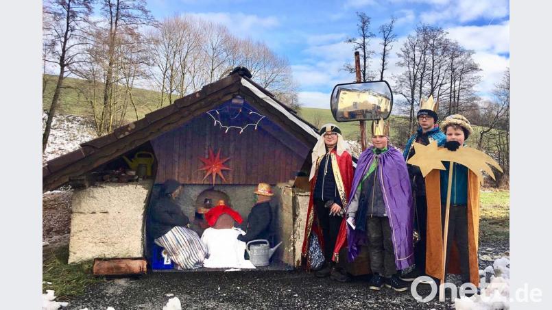 Die Thurndorfer Sternsinger besuchen das Christkind nicht in einem Stall, sondern im Backofen im Weiler Krücklasmühle. Bild: rfü