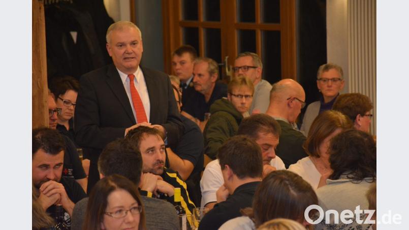 Bei einer Rückschau fasst sich Bürgermeister Günter Kopp kurz, ausführlicher widmet er sich den kommenden Aufgaben. Bild: ak