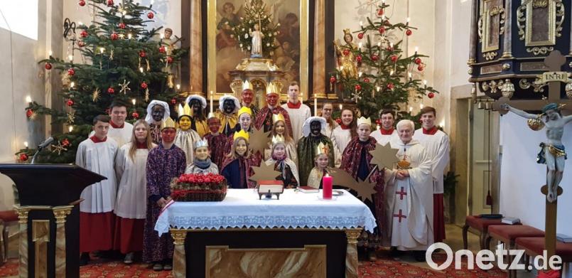 24 Sternsinger wurden von Pfarrer Andreas Schlagenhaufer für Gaisthal und Rackenthal ausgesendet. Bild: muk