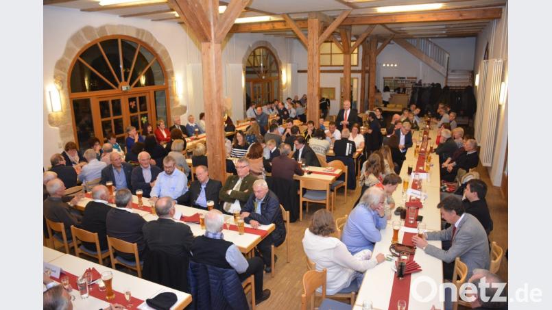 Rund 100 Bürger folgen der Einladung zum Neujahrsempfang in den Martinsaal. Bild: ak