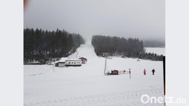 Ab sofort startet der Liftbetrieb im Ski- und Snowboardzentrum am Fahrenberg. Bild: dob